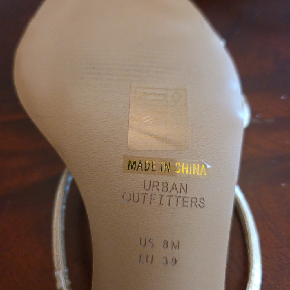 NWOT Urban Outfitters Cream Sandals - Picture 6 of 6